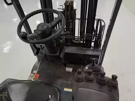 Chariots électriques à 4 roues 2009  Toyota 7FBEF15 (6)