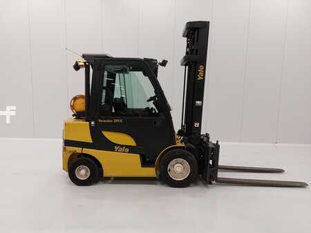 Gázüzemű targoncák 2018  Yale GLP30VX (4)