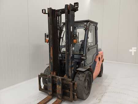 Dieselstapler 2016  Toyota 40-8FD45N (1)