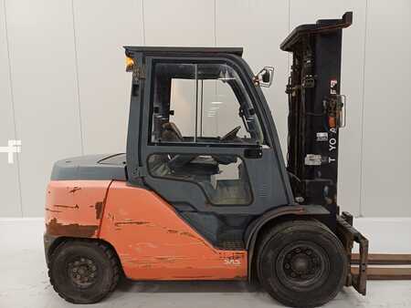 Dieselstapler 2016  Toyota 40-8FD45N (3)