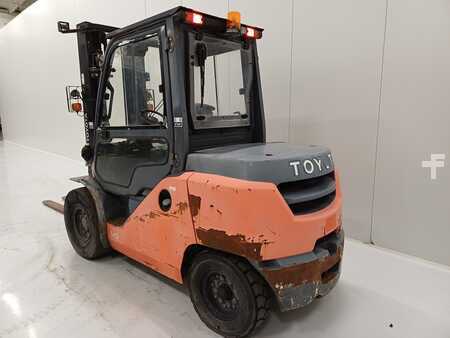 Dieselstapler 2016  Toyota 40-8FD45N (4)