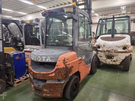 Carrelli elevatori diesel 2017  Toyota 02-8FDF30 (1)