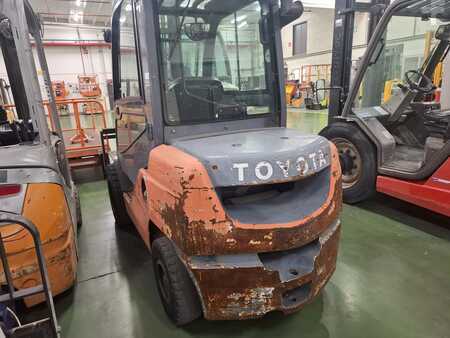 Carrelli elevatori diesel 2017  Toyota 02-8FDF30 (2)