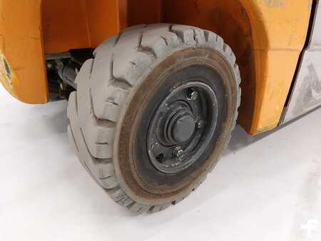 Chariots électriques à 4 roues 2015  Still RX 20-20P (5)