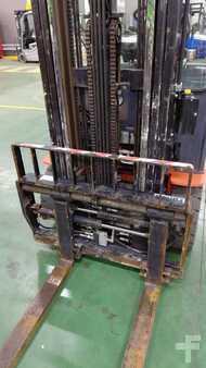 Elektromos 4 kerekű 2014  Toyota 8FBMKT25 (3)