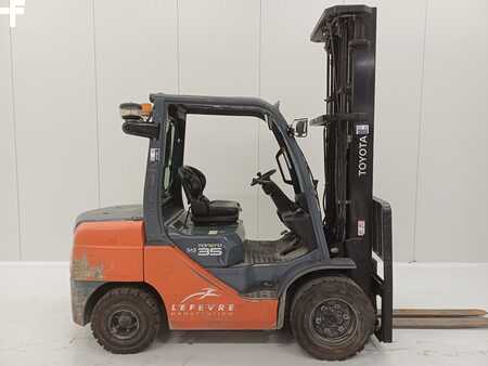 Diesel truck 2012  Toyota 52-8FDJF35 (3)