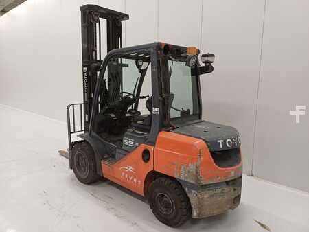 Diesel truck 2012  Toyota 52-8FDJF35 (4)