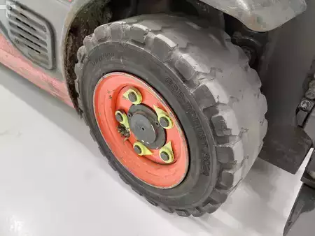Chariots électriques à 4 roues 2018  Linde E16-02 (13)