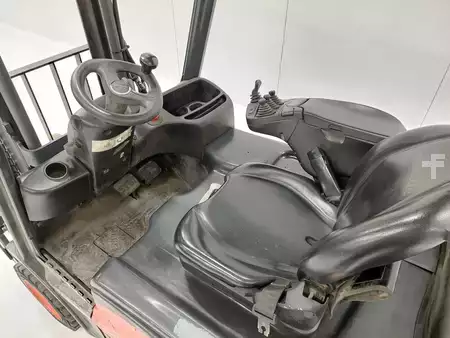 Chariots électriques à 4 roues 2018  Linde E16-02 (6)