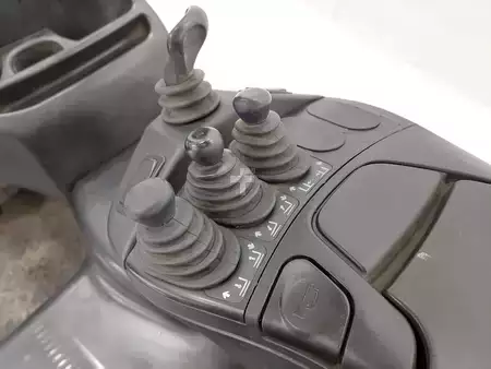 Chariots électriques à 4 roues 2018  Linde E16-02 (7)
