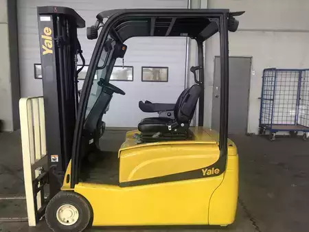 Elektromos 4 kerekű 2011  Yale ERP16VT (1)