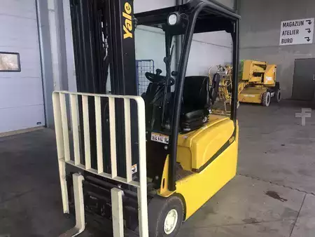 Elektromos 4 kerekű 2011  Yale ERP16VT (2)