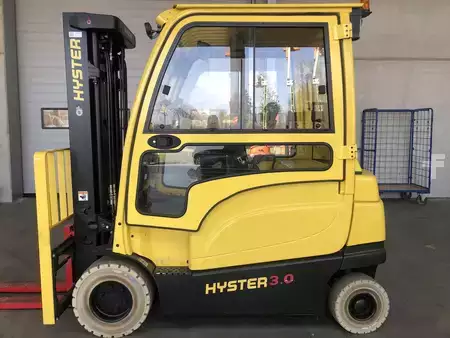 Elektromos 4 kerekű 2022  Hyster J3.0XN (1)