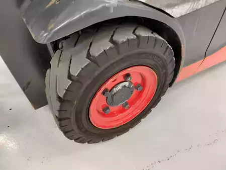 Carrelli elettrici 4 ruote 2015  Linde E16C-02 (17)