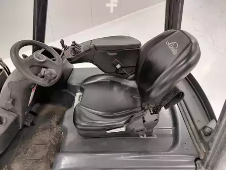 Carrelli elettrici 4 ruote 2015  Linde E16C-02 (9)