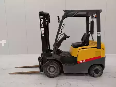 Chariots élévateurs diesel 2012  TCM FHD15T3 (3)