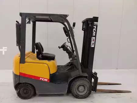 Chariots élévateurs diesel 2012  TCM FHD15T3 (4)