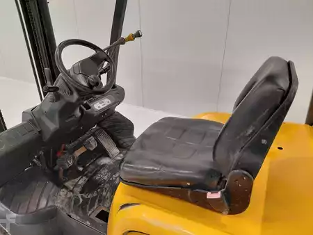 Chariots élévateurs diesel 2012  TCM FHD15T3 (9)