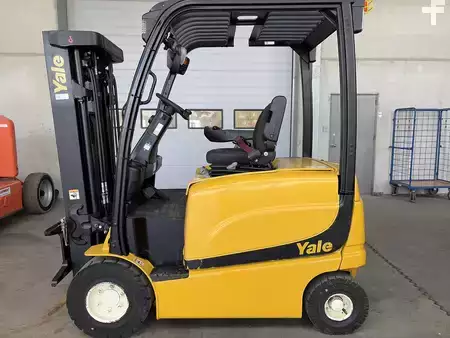 Carrelli elettrici 4 ruote 2020  Yale ERP25VL (1)