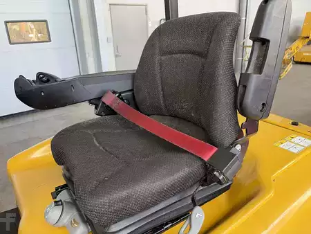 Carrelli elettrici 4 ruote 2020  Yale ERP25VL (5)