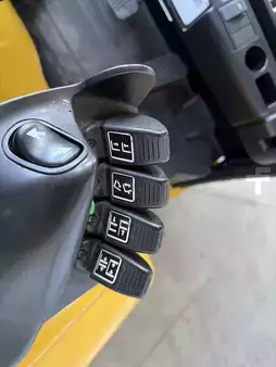 Carrelli elettrici 4 ruote 2020  Yale ERP25VL (6)