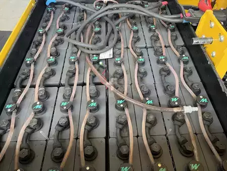 Carrelli elettrici 4 ruote 2020  Yale ERP25VL (9)