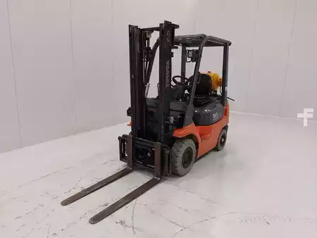 Gas gaffeltruck 2000  Toyota 42-7FGF18 (2)
