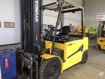 Elektro čtyřkolový VZV 2016  Hyundai 45B-9 (2)