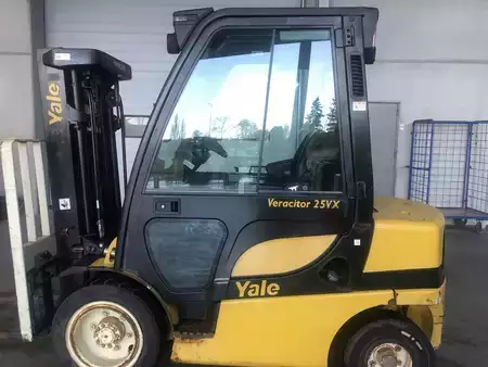 Dieselstapler 2015  Yale GDP25VX (1)