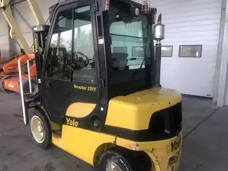 Dieselstapler 2015  Yale GDP25VX (3)