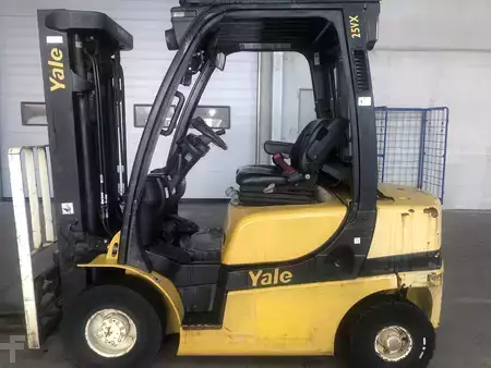 Dieselstapler 2015  Yale GDP25VX (1)