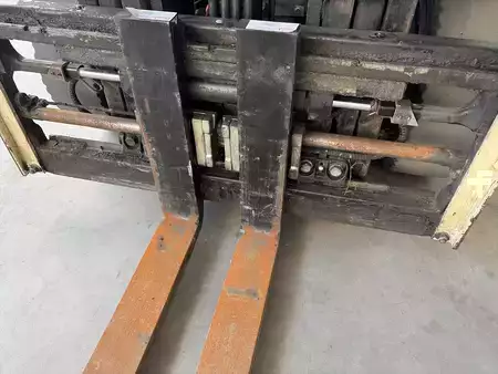 Dieselstapler 2015  Yale GDP25VX (19)