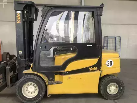 Elektromos 4 kerekű 2012  Yale ERP50VM (1)
