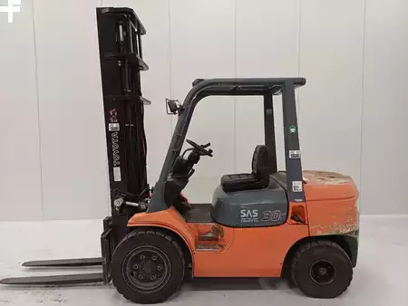 Diesel Forklifts 2003  Toyota 62-7FDF30 (2)