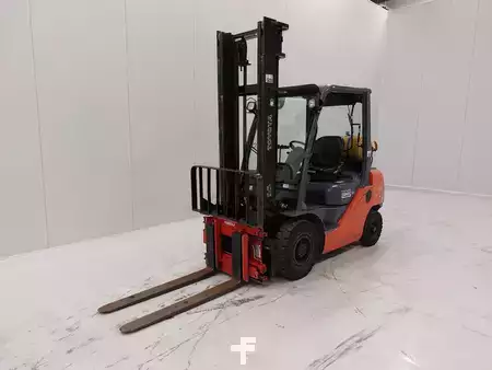 LPG heftrucks 2010  Toyota 02-8FGF25 (2)