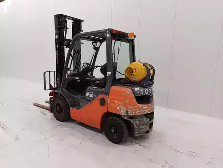 LPG heftrucks 2010  Toyota 02-8FGF25 (3)