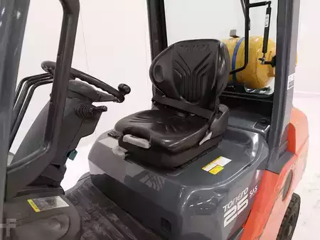 LPG heftrucks 2010  Toyota 02-8FGF25 (5)