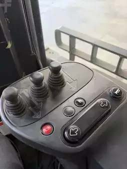 Carretilla retráctil 2018  Linde R14X (8)
