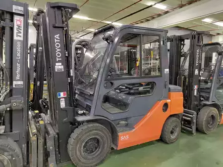 Dieselový VZV 2022  Toyota 52-8FDF25 (1)