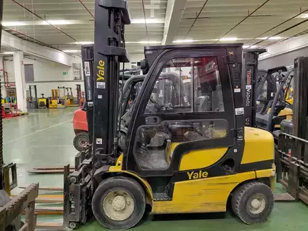 Dízel targoncák 2016  Yale GDP25VX (1)