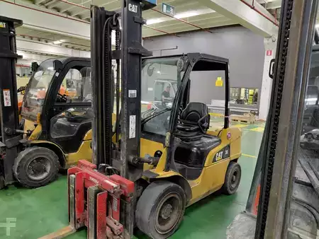 Empilhador diesel 2010  CAT Lift Trucks DP30N (1)