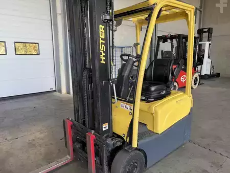Eléctrica de 4 ruedas 2015  Hyster J1.5XNT (2)