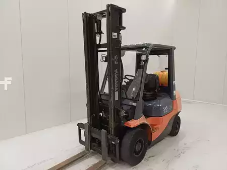 LPG Forklifts 2006  Toyota 42-7FGF25 (2)