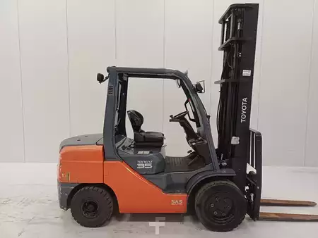 Carrelli elevatori diesel 2017  Toyota 02-8FDJF35 (3)