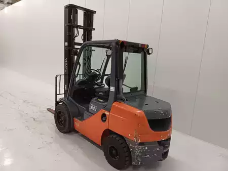 Carrelli elevatori diesel 2017  Toyota 02-8FDJF35 (4)