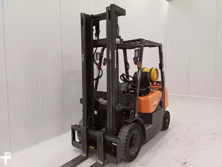 Gas truck 2010  Doosan G25G (1)