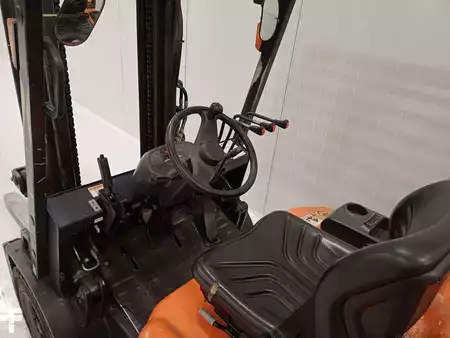 Gas truck 2010  Doosan G25G (8)