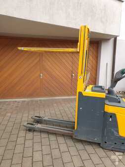 Hochhubwagen 2012 Jungheinrich ERD 220 (2)