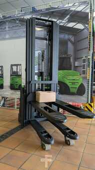 Ruční vysokozdvižný vozík 2024  Cesab S212L (2)