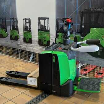 Transpalettes éléctriques 2025  Cesab P320-10 (1)